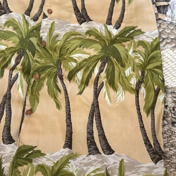 Reyn Spooner Palm Tree Print Hawaiian Tan & Green Pocket Shirt - Picture 2 of 6